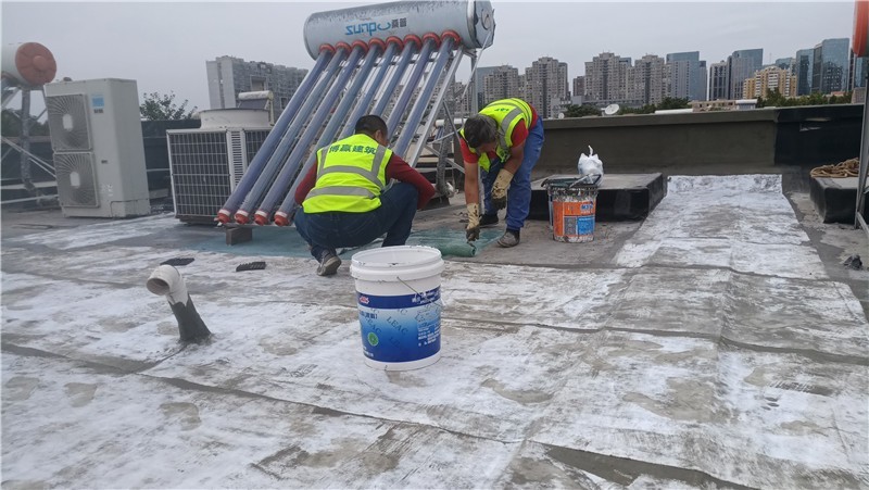聯排別墅屋頂滲漏水維修防水一布兩涂施工