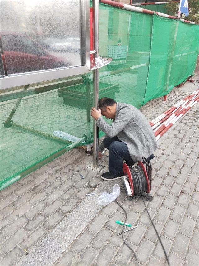 外墻維修圍擋搭設中
